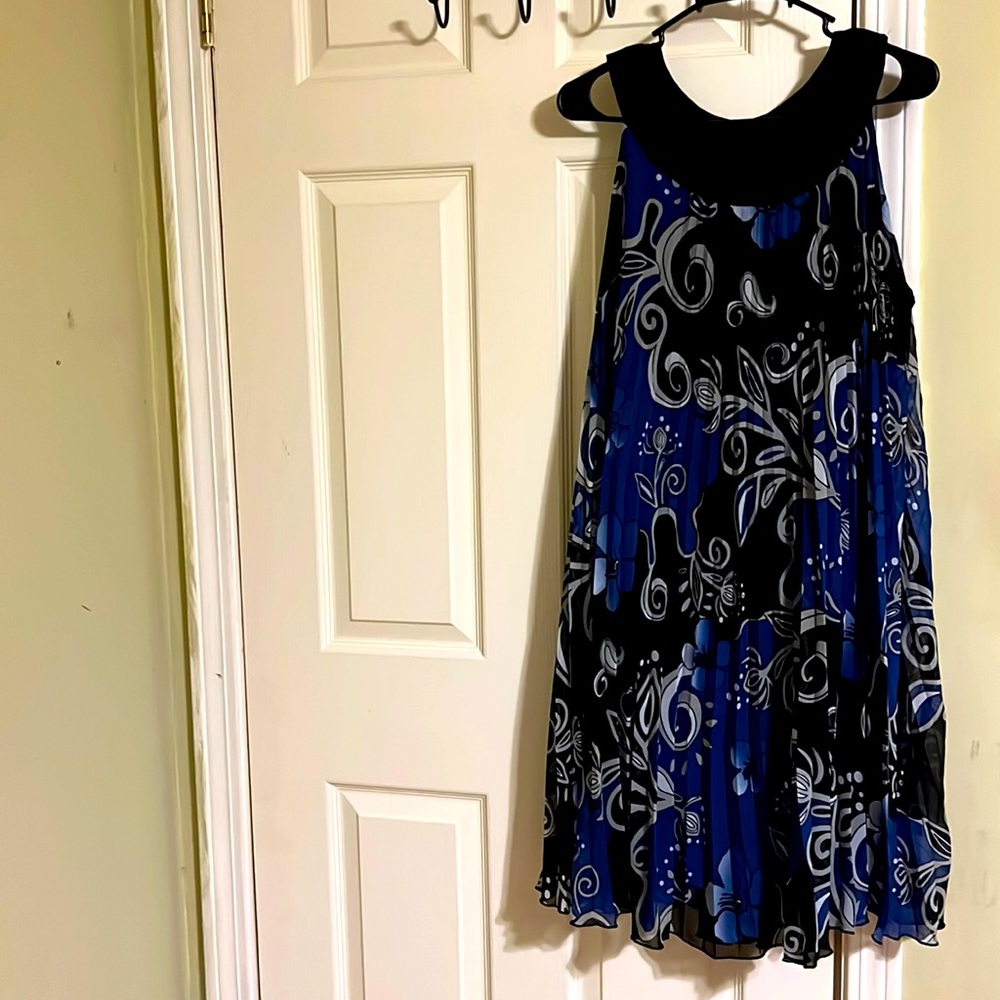 Voir Voir sleeveless sheer pleated dress for women. Plus size 14W - Picture 1 of 6